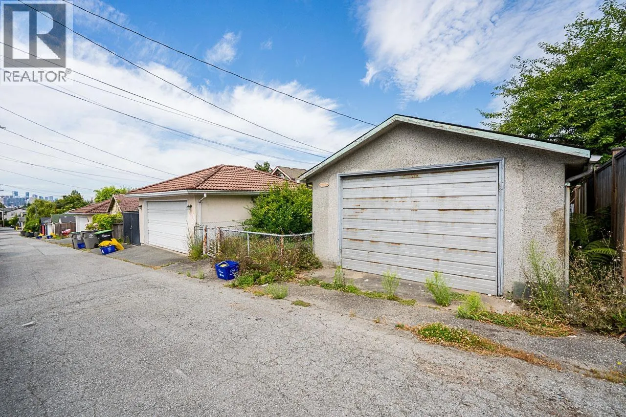 2554 DUNDAS STREET