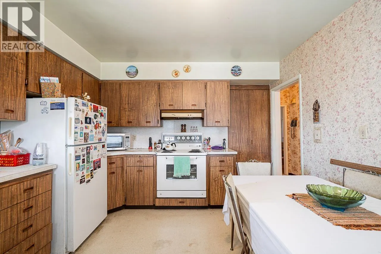 2554 DUNDAS STREET
