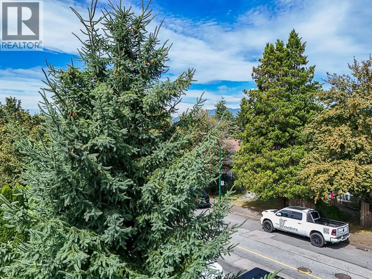 2554 DUNDAS STREET