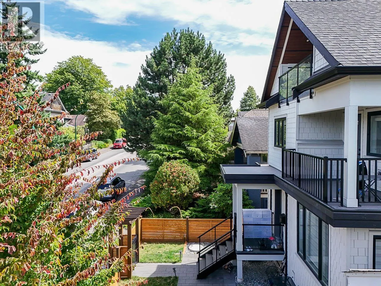 2554 DUNDAS STREET