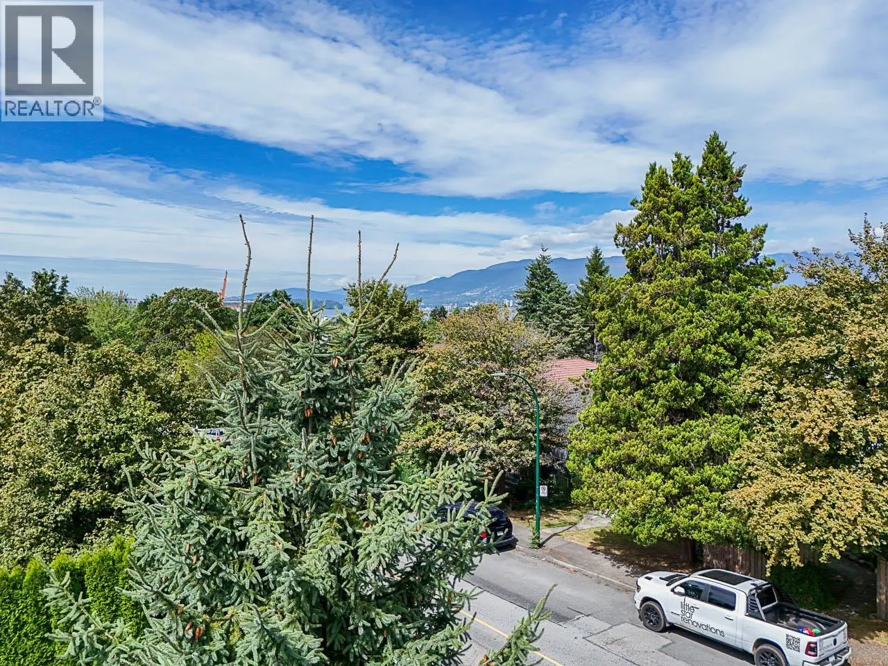 2554 DUNDAS STREET