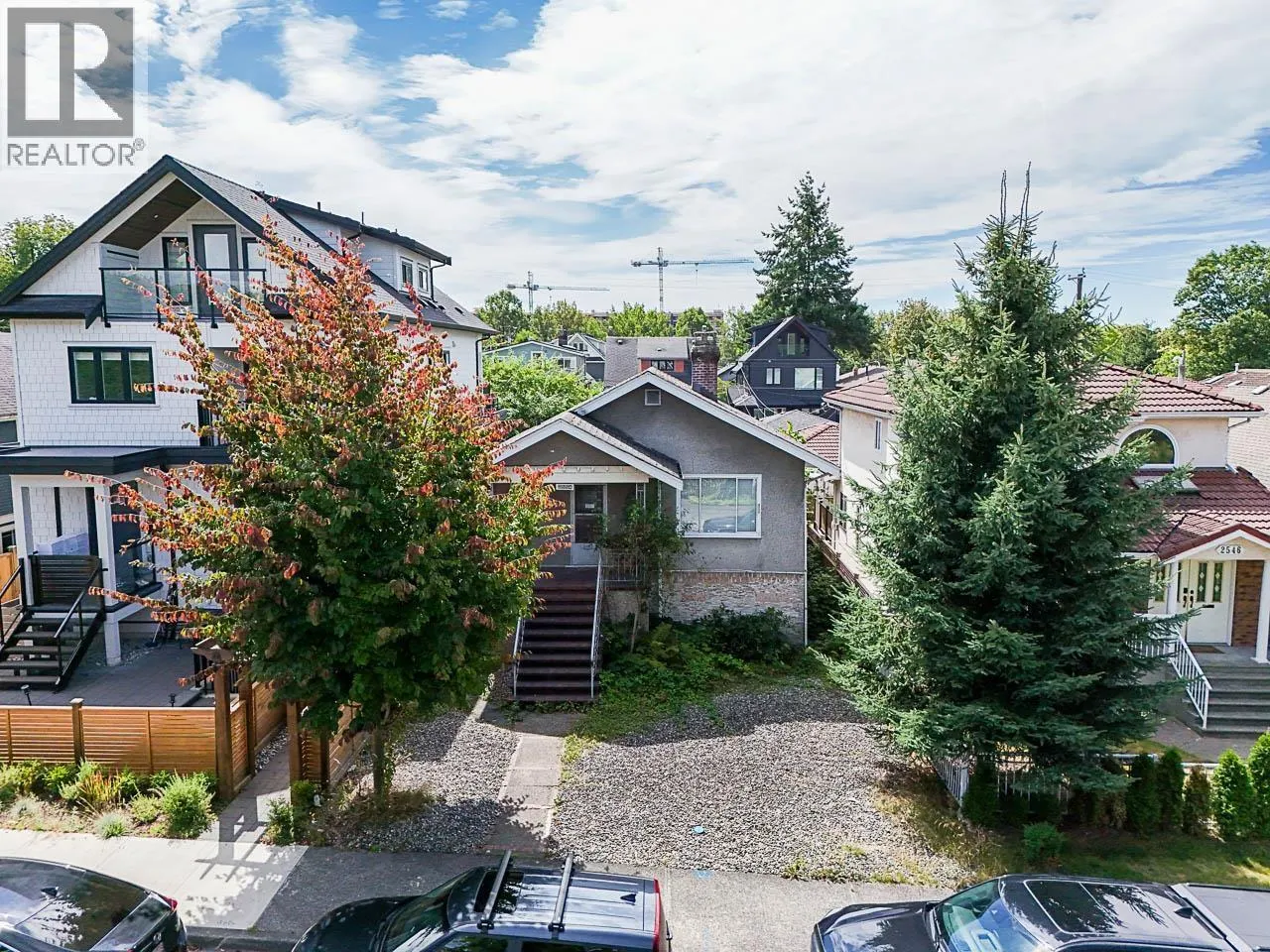 2554 DUNDAS STREET