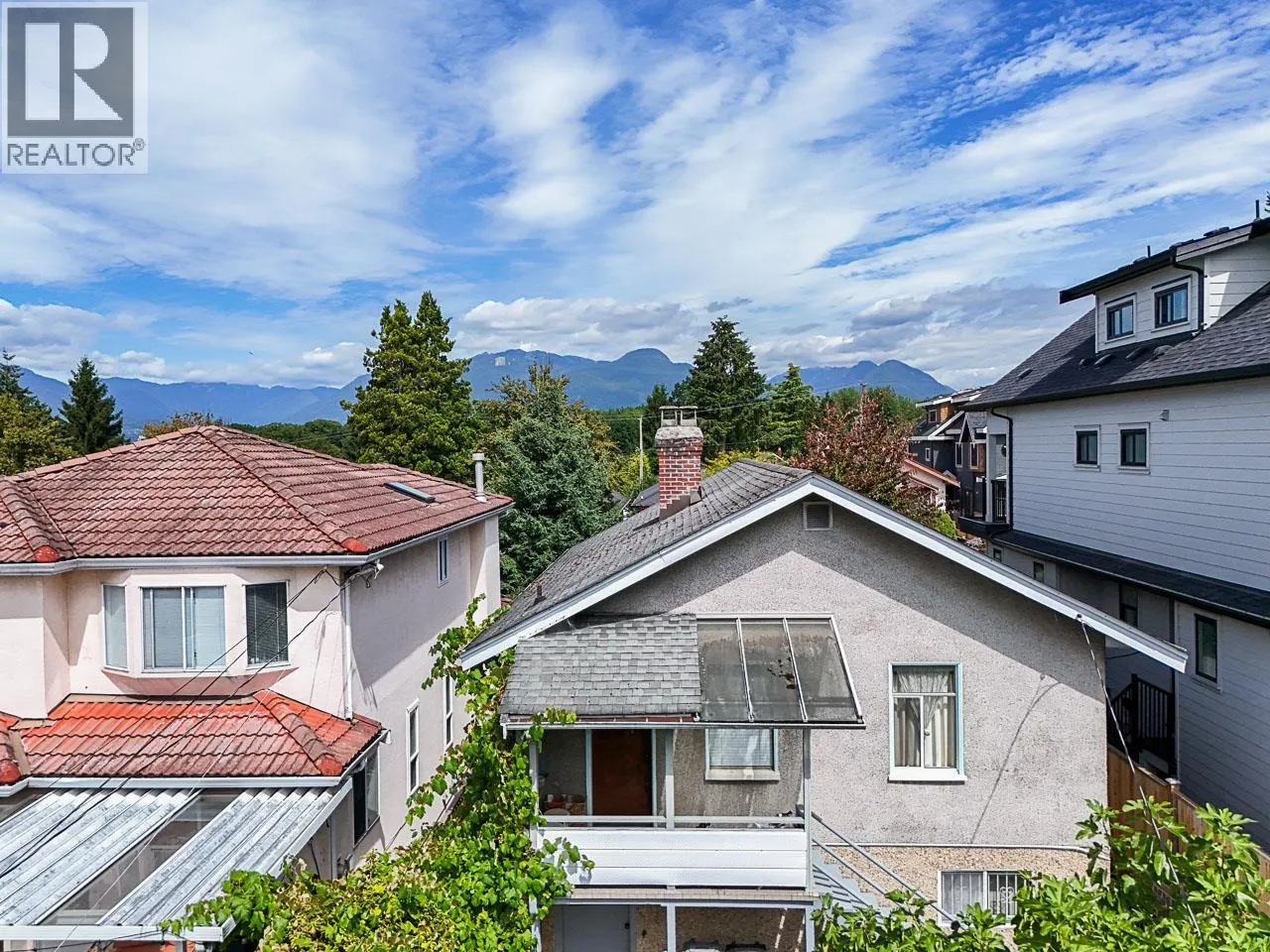2554 DUNDAS STREET