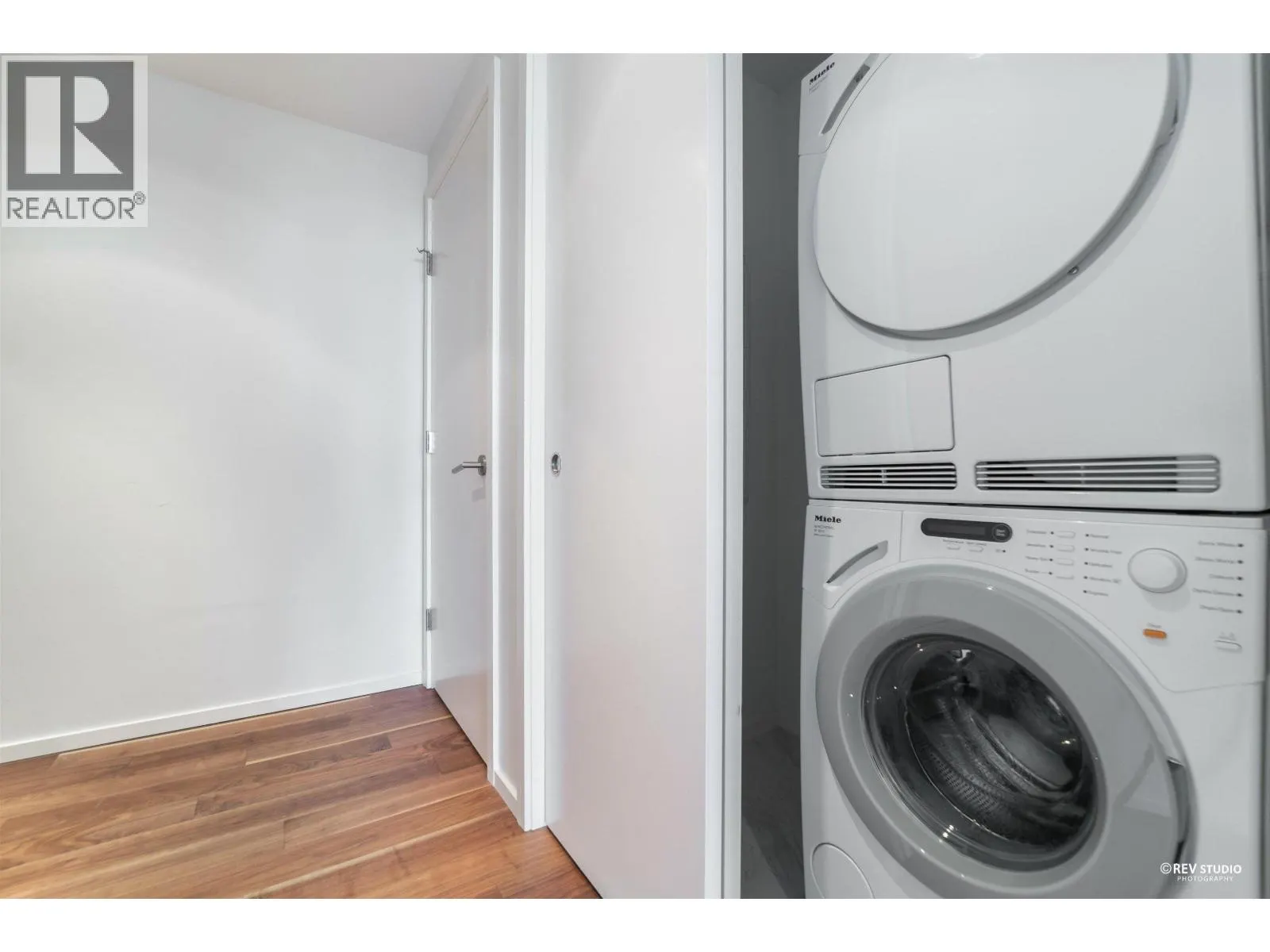 1108 8555 GRANVILLE STREET