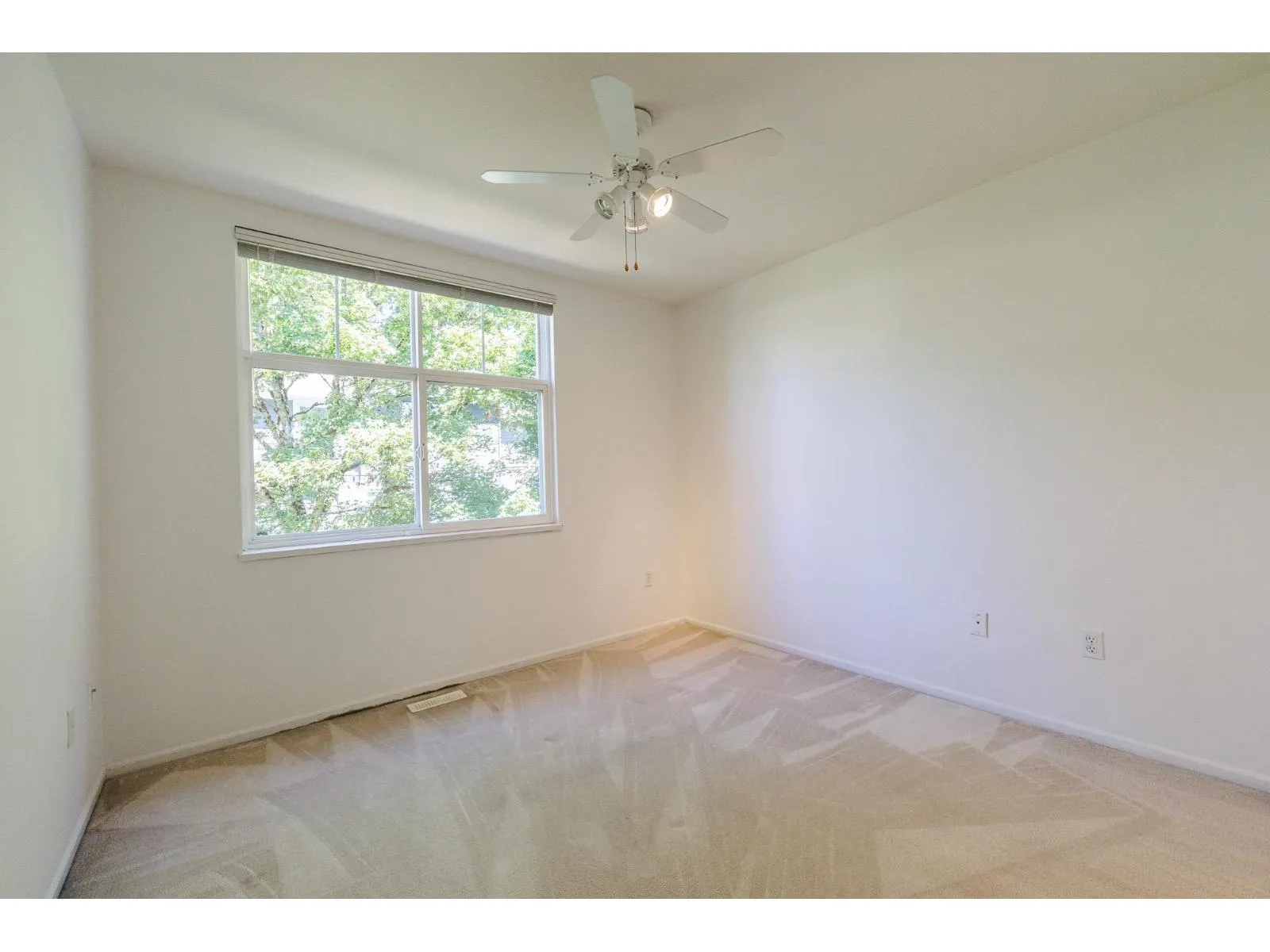 31 14877 33 AVENUE