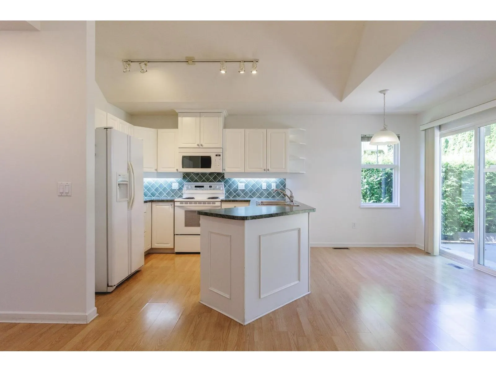 31 14877 33 AVENUE
