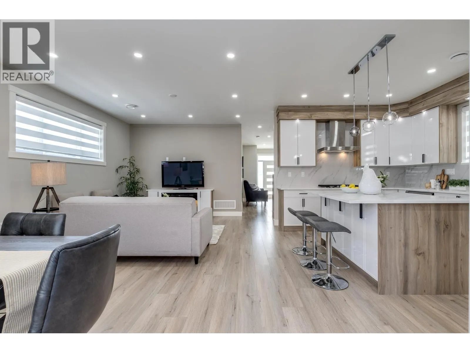 3427 VICTORIA DRIVE