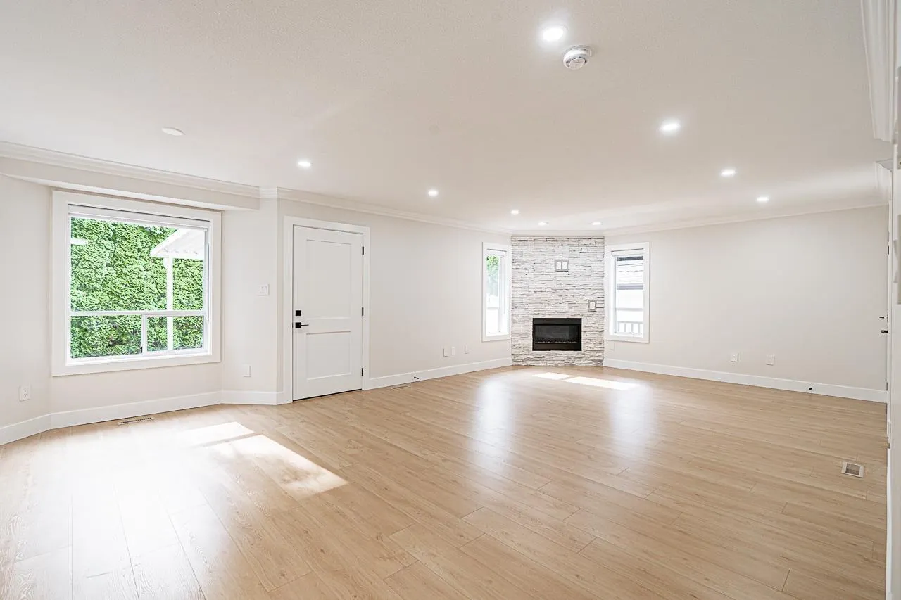 2455 MOUNTAIN DRIVE