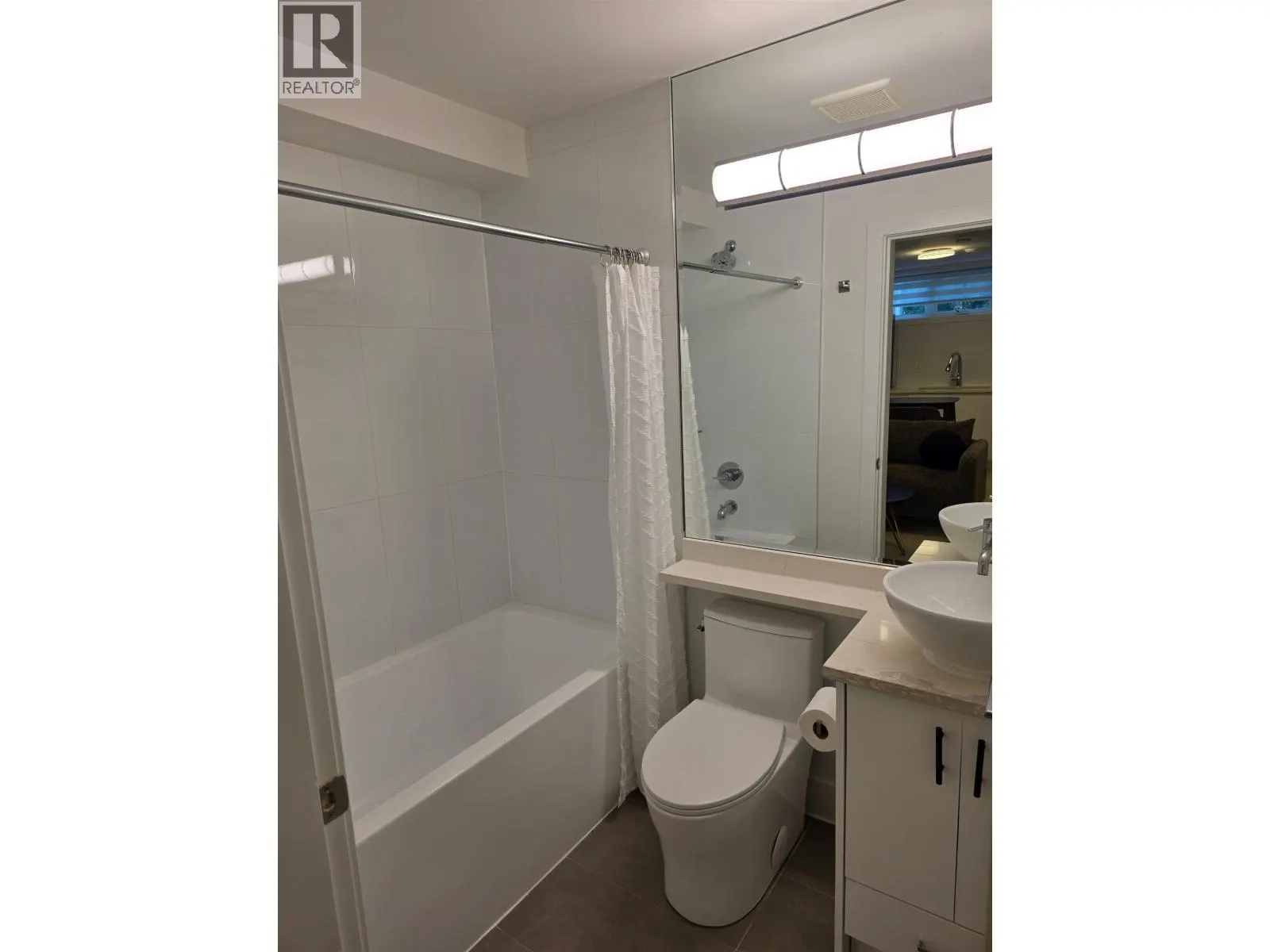 LOWER LEVEL-3466 PANDORA STREET