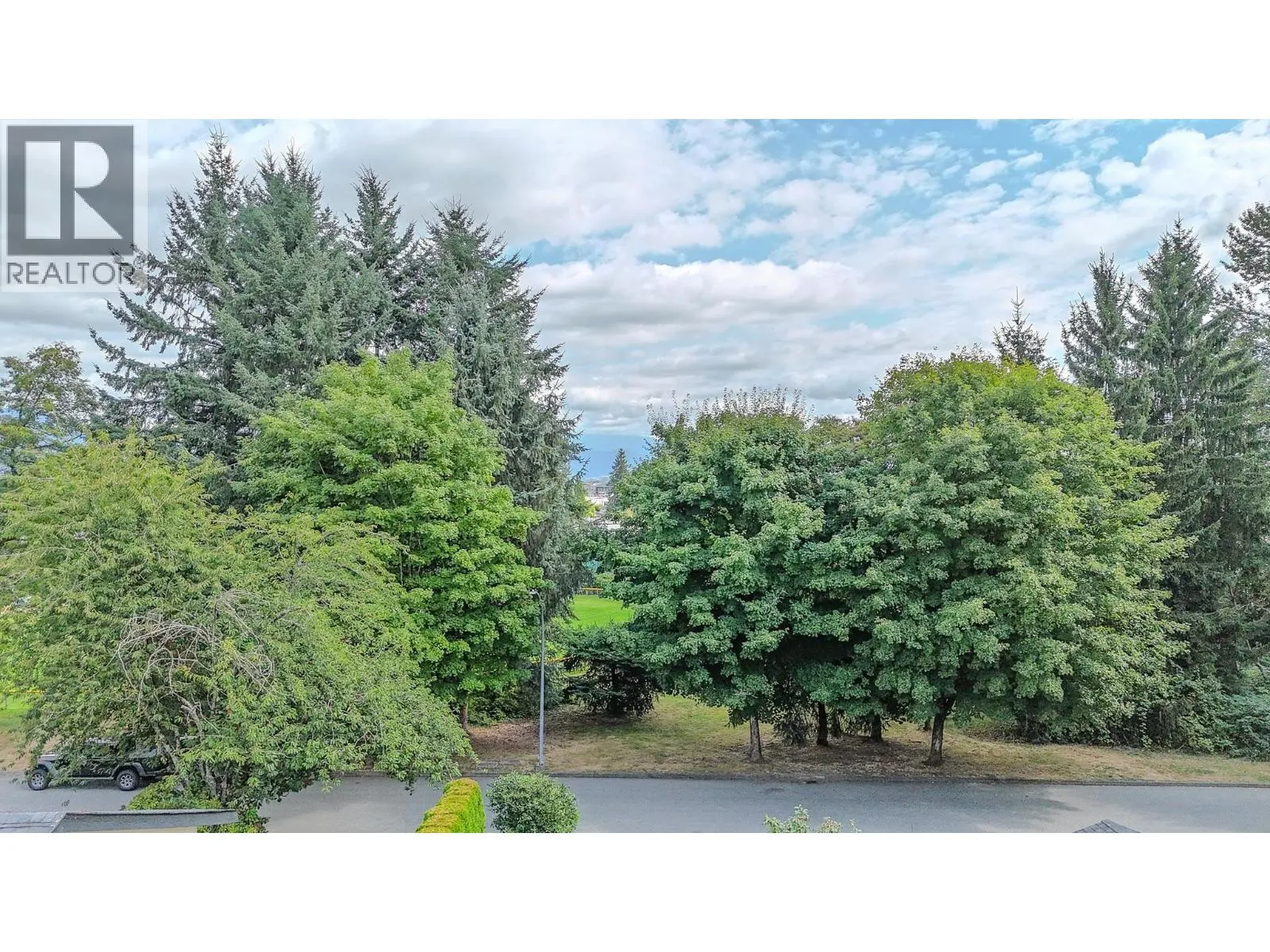 1674 CONNAUGHT DRIVE