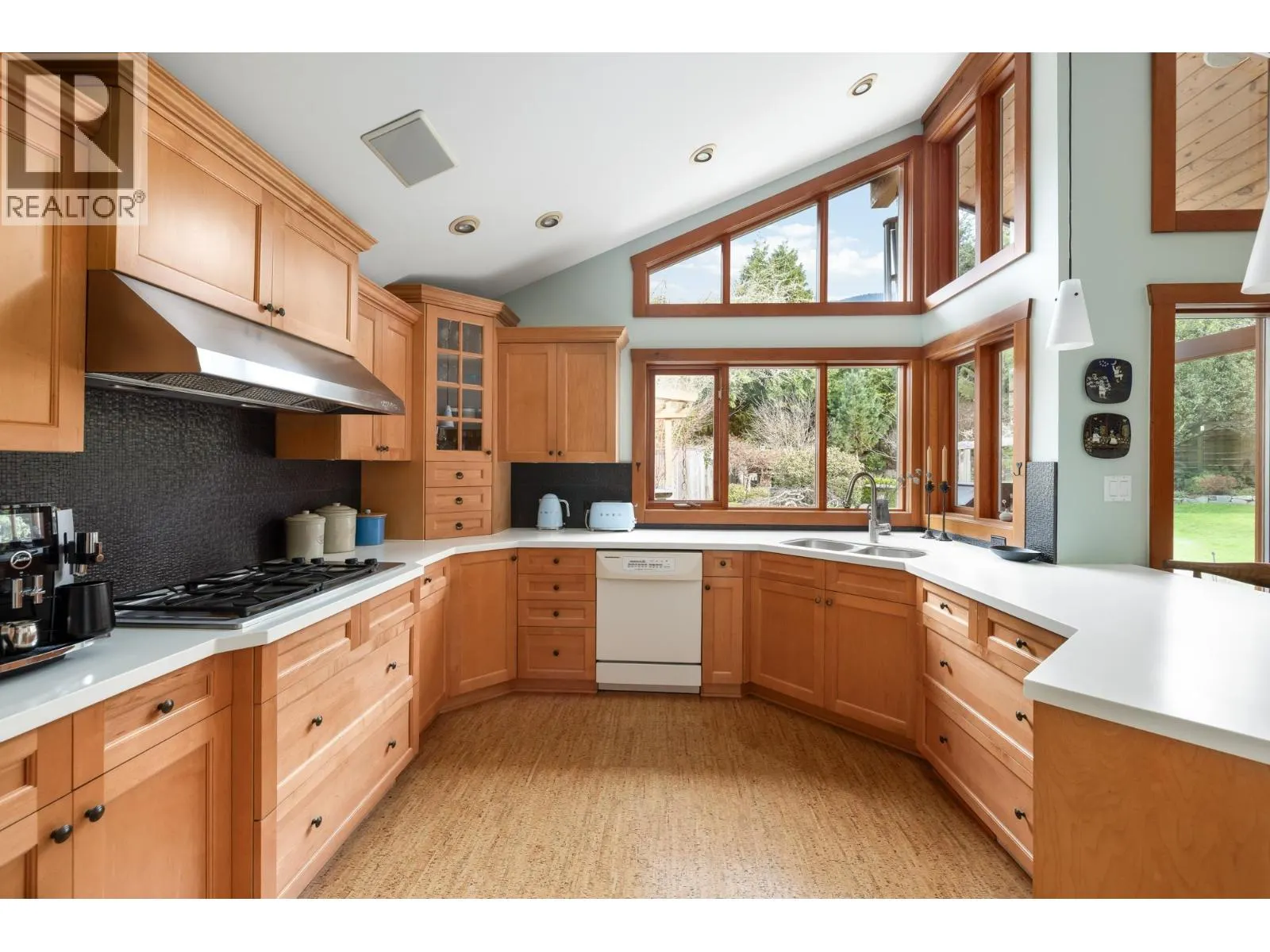 986 TUDOR AVENUE