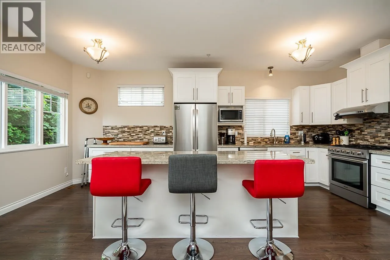 12 1108 RIVERSIDE CLOSE