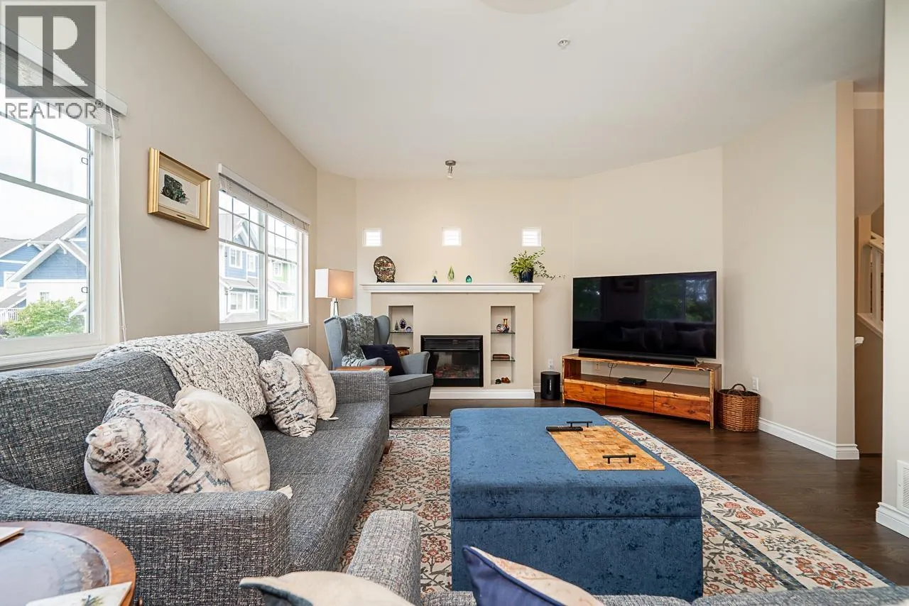 12 1108 RIVERSIDE CLOSE
