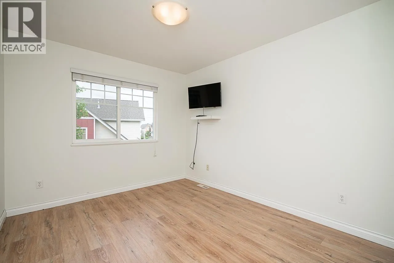 12 1108 RIVERSIDE CLOSE
