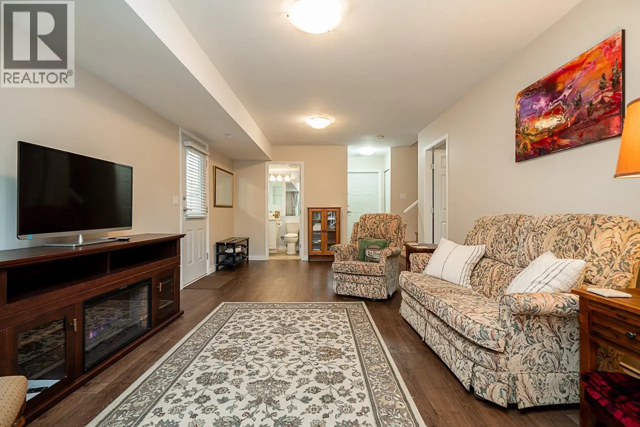 12 1108 RIVERSIDE CLOSE