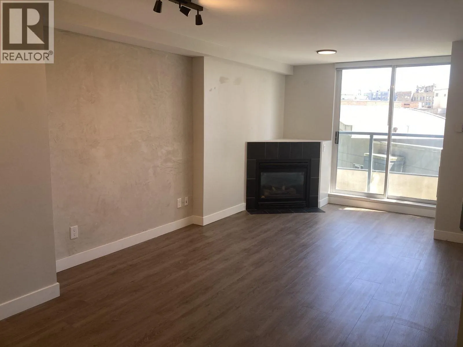 706 63 KEEFER PLACE