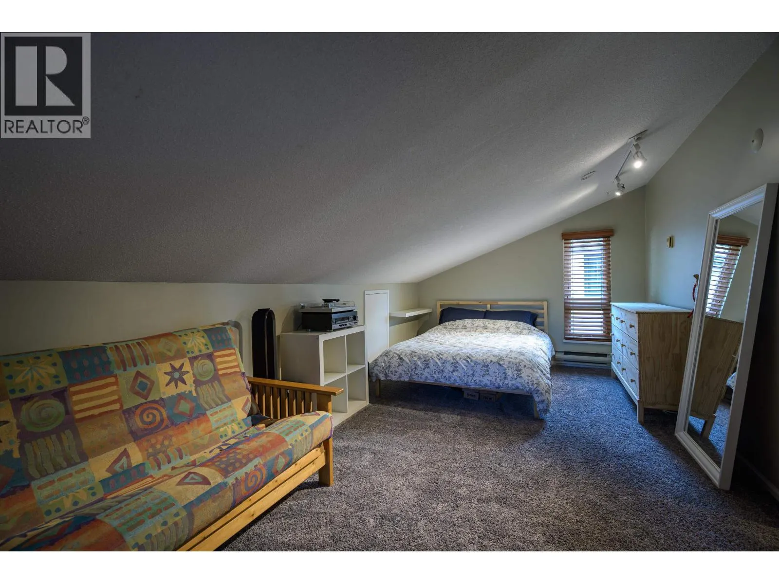 5627 TIMBERVALLEY ROAD