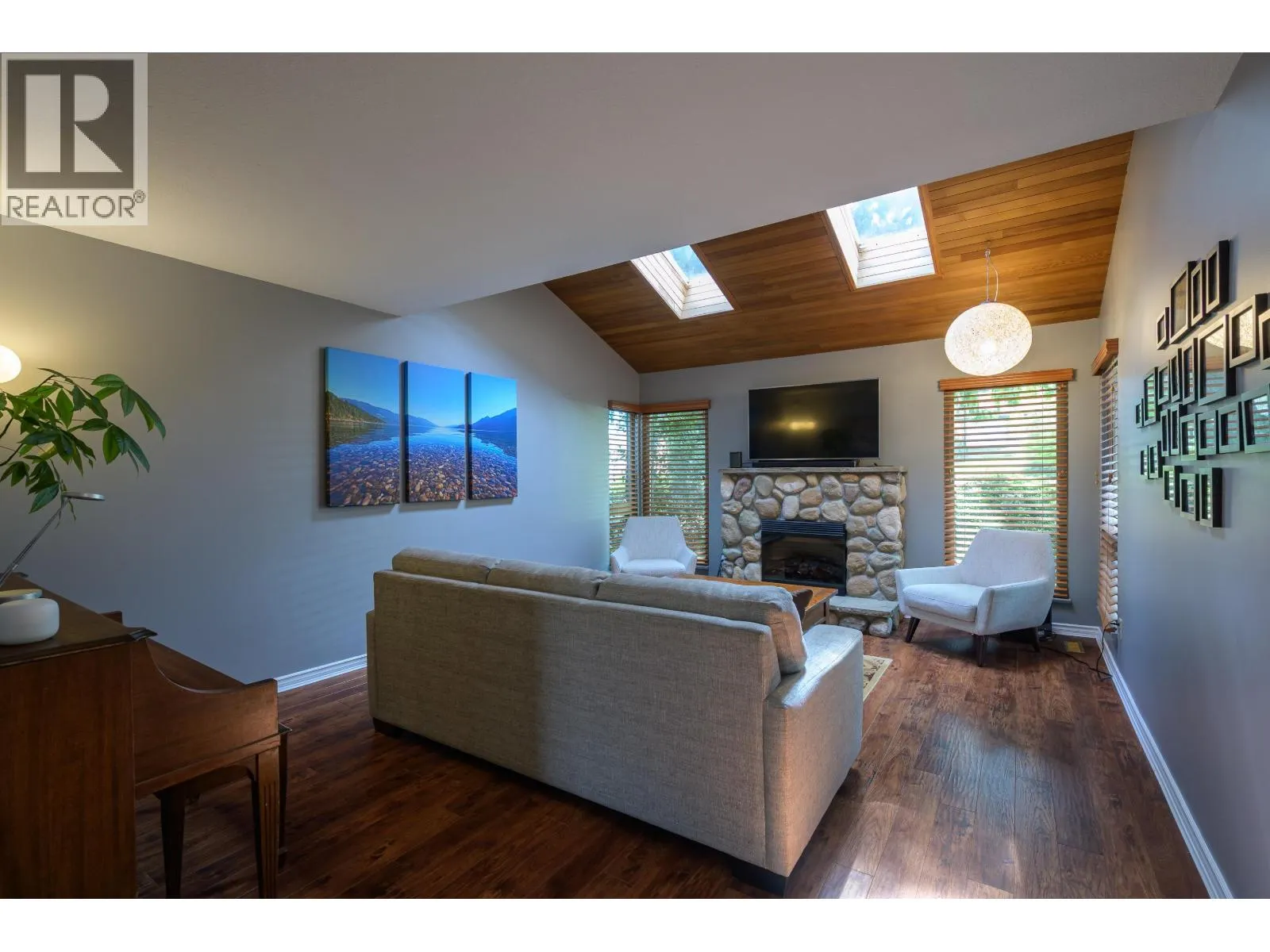 5627 TIMBERVALLEY ROAD