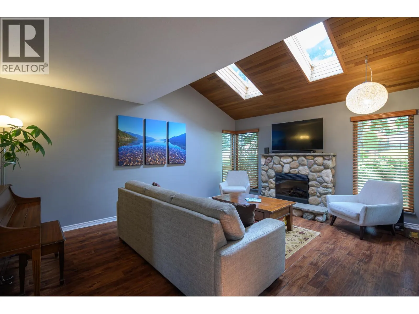 5627 TIMBERVALLEY ROAD