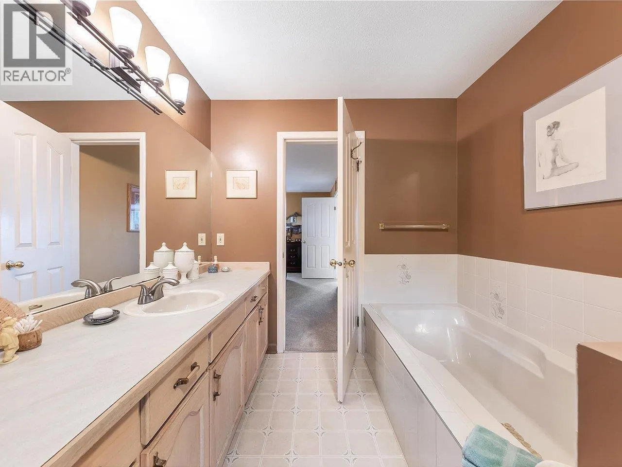 2817 GREENBRIER PLACE