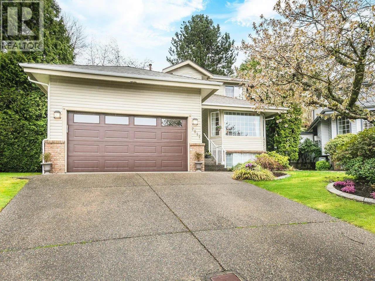 2817 GREENBRIER PLACE