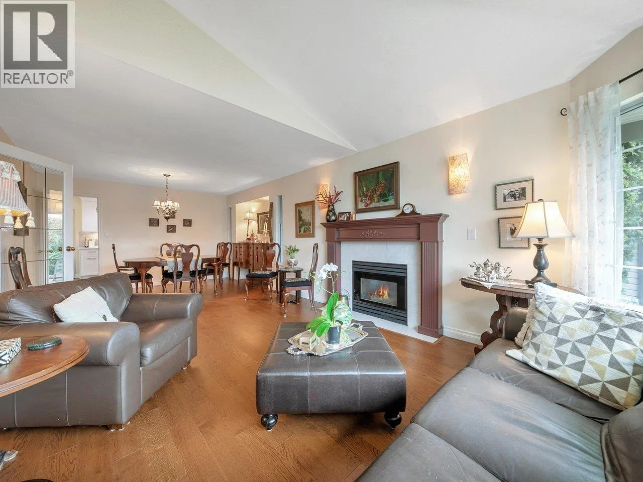 2817 GREENBRIER PLACE