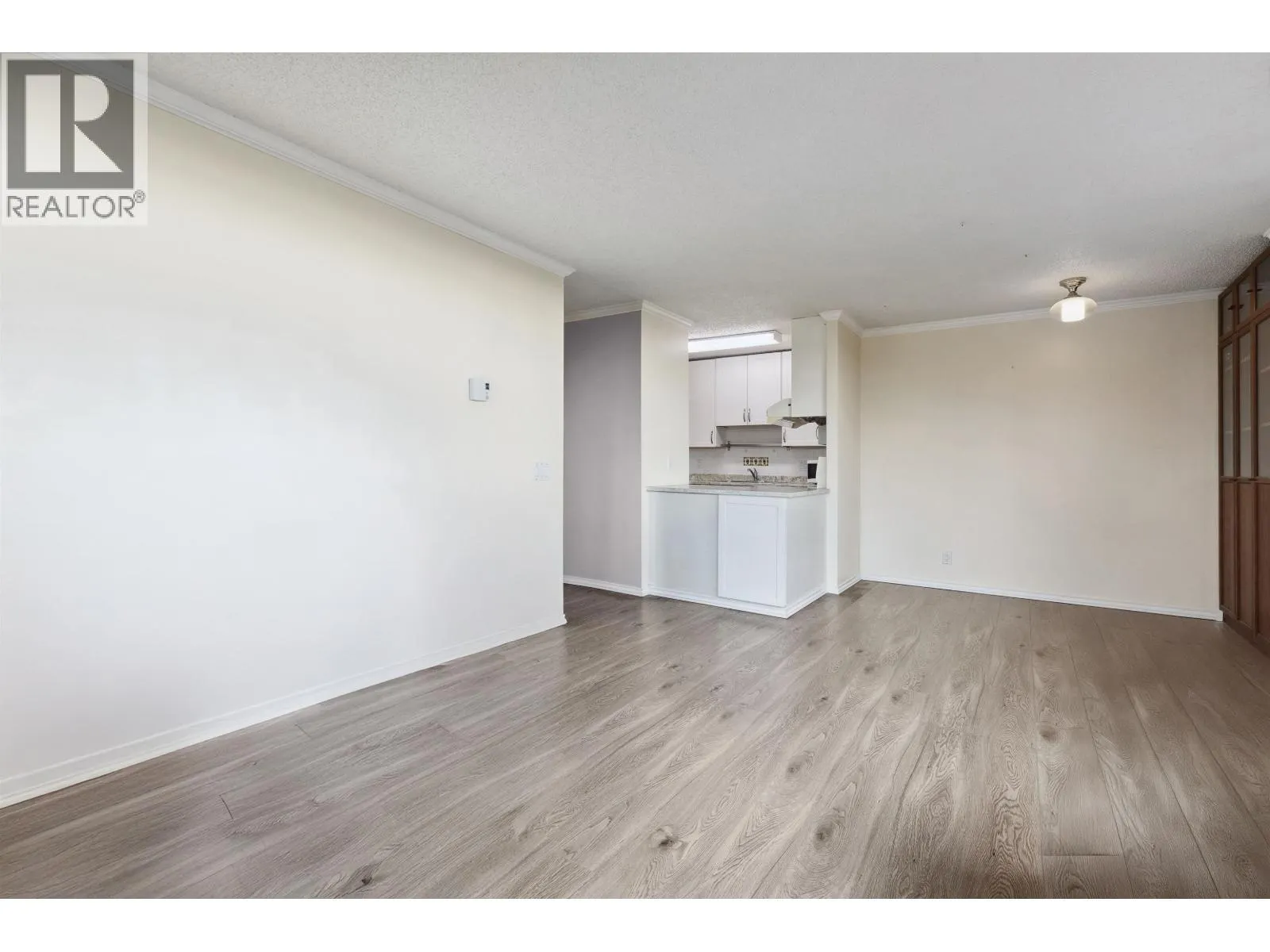 806 3970 CARRIGAN COURT