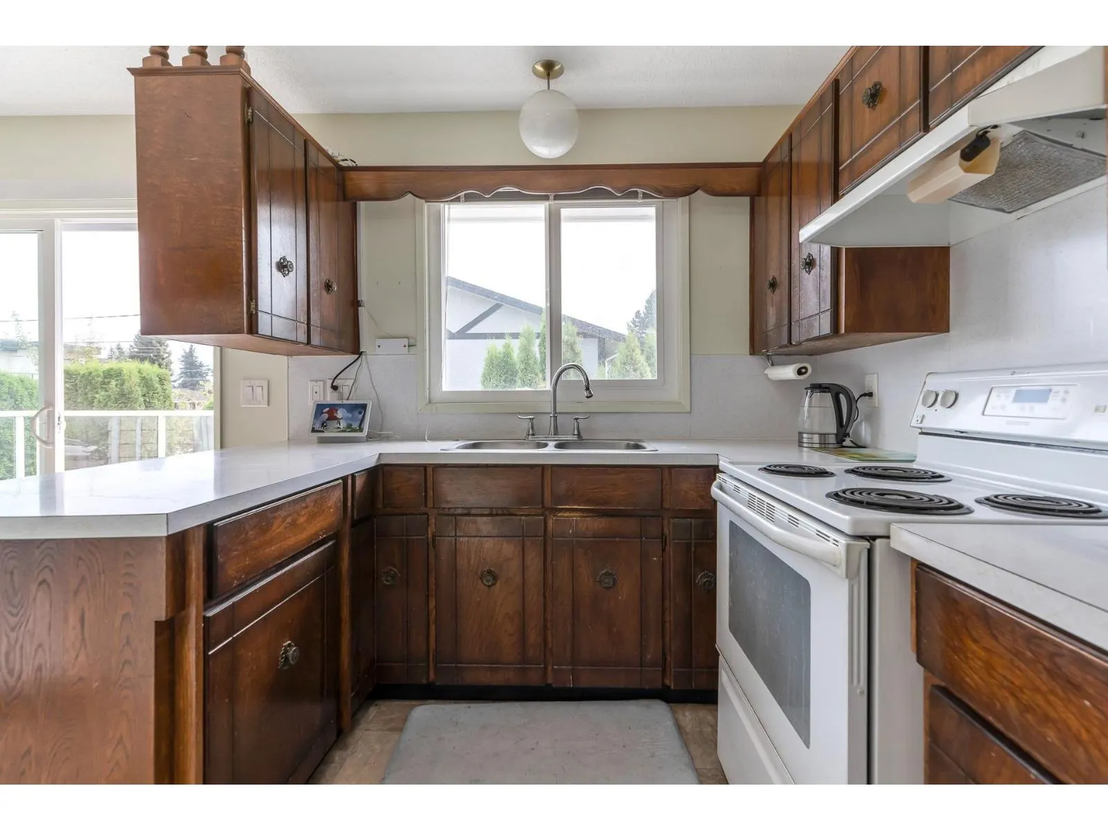 32640 LONSDALE CRESCENT