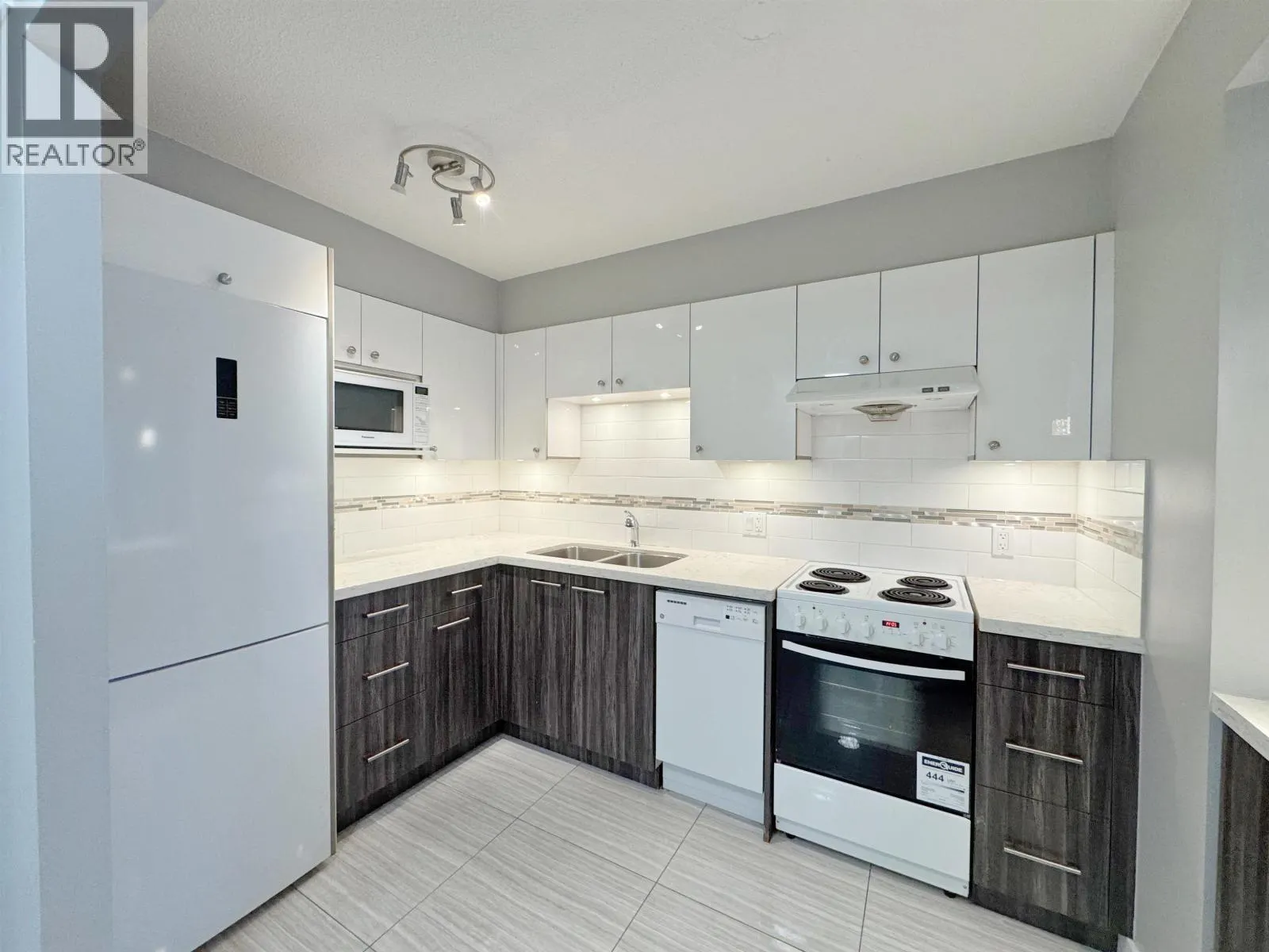 1502 950 CAMBIE STREET
