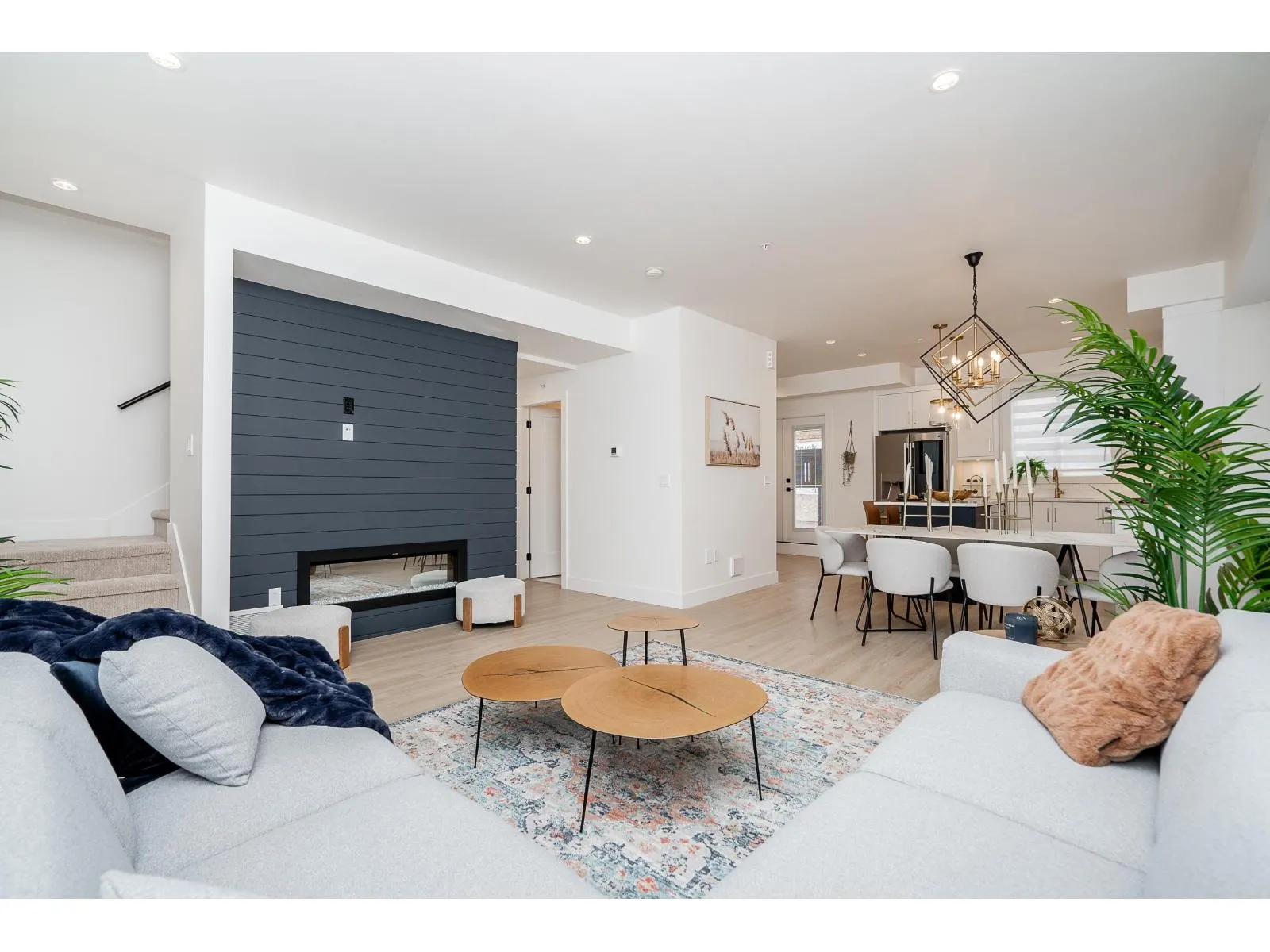 18 20463 70 AVENUE