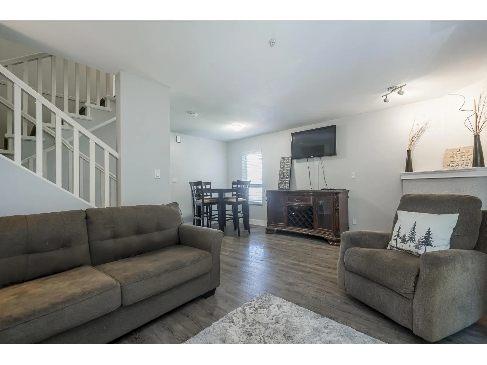 17 8968 208 STREET
