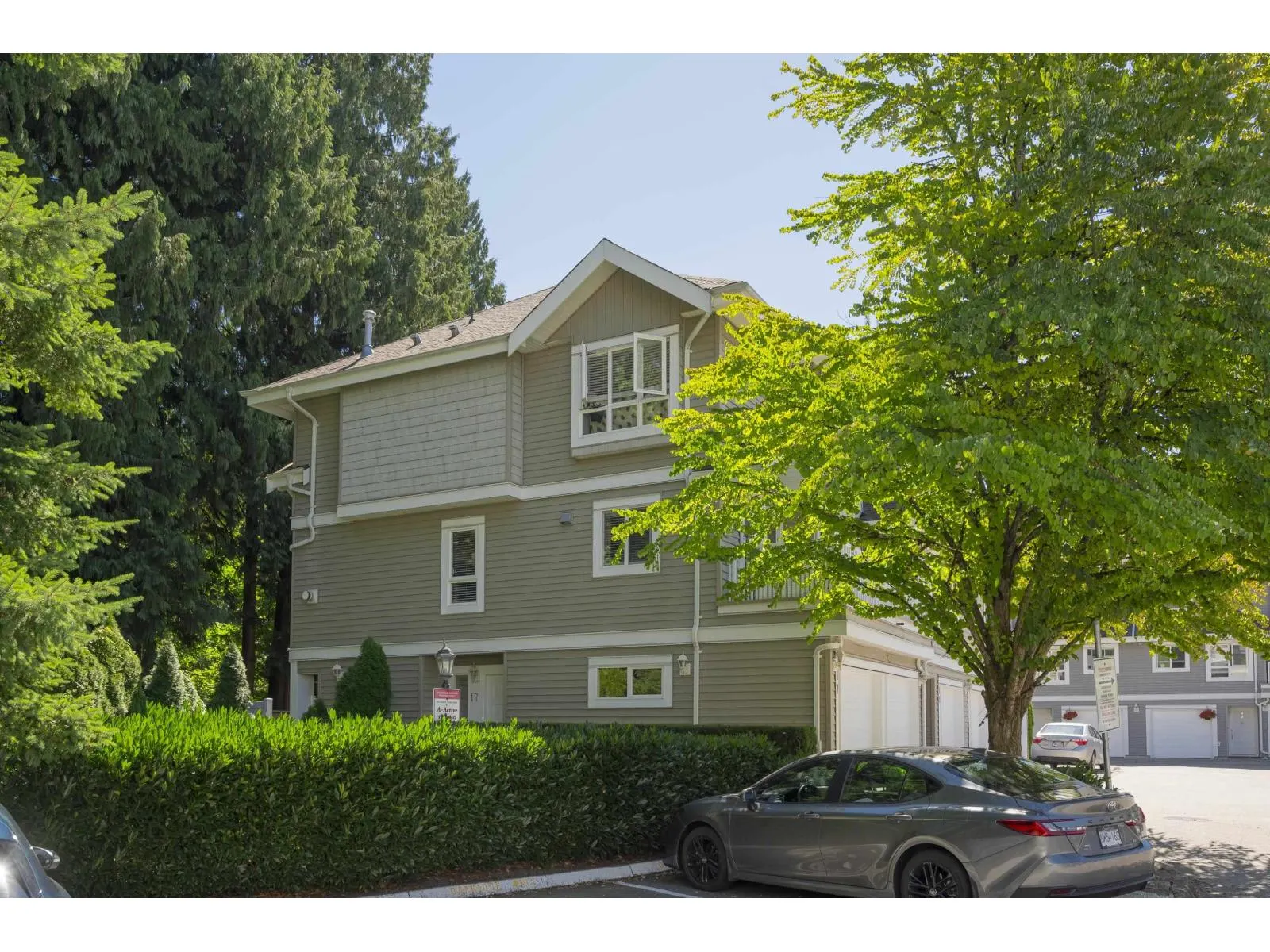 17 8968 208 STREET