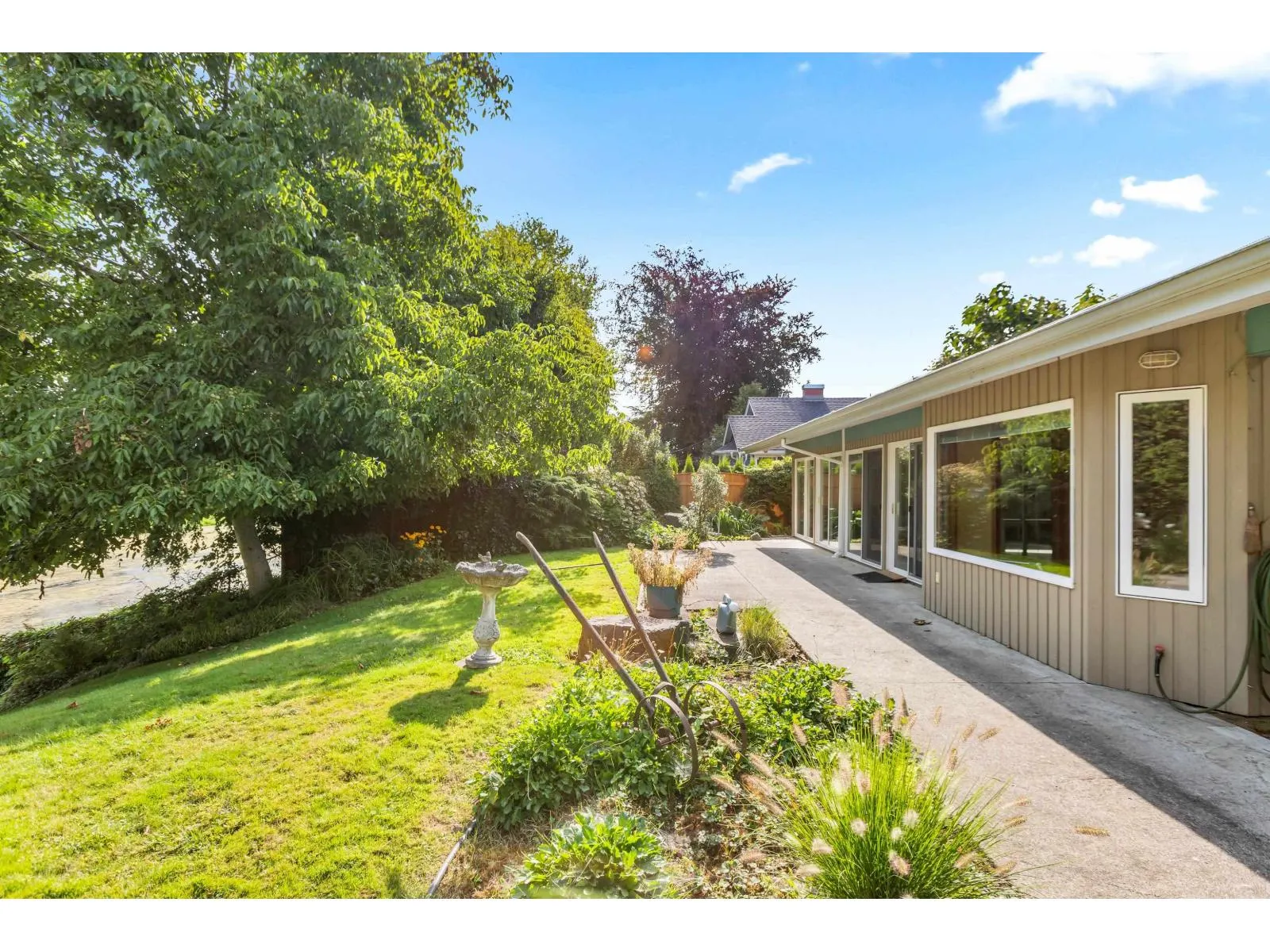 46011 CLARKE DRIVE|Chilliwack Proper East