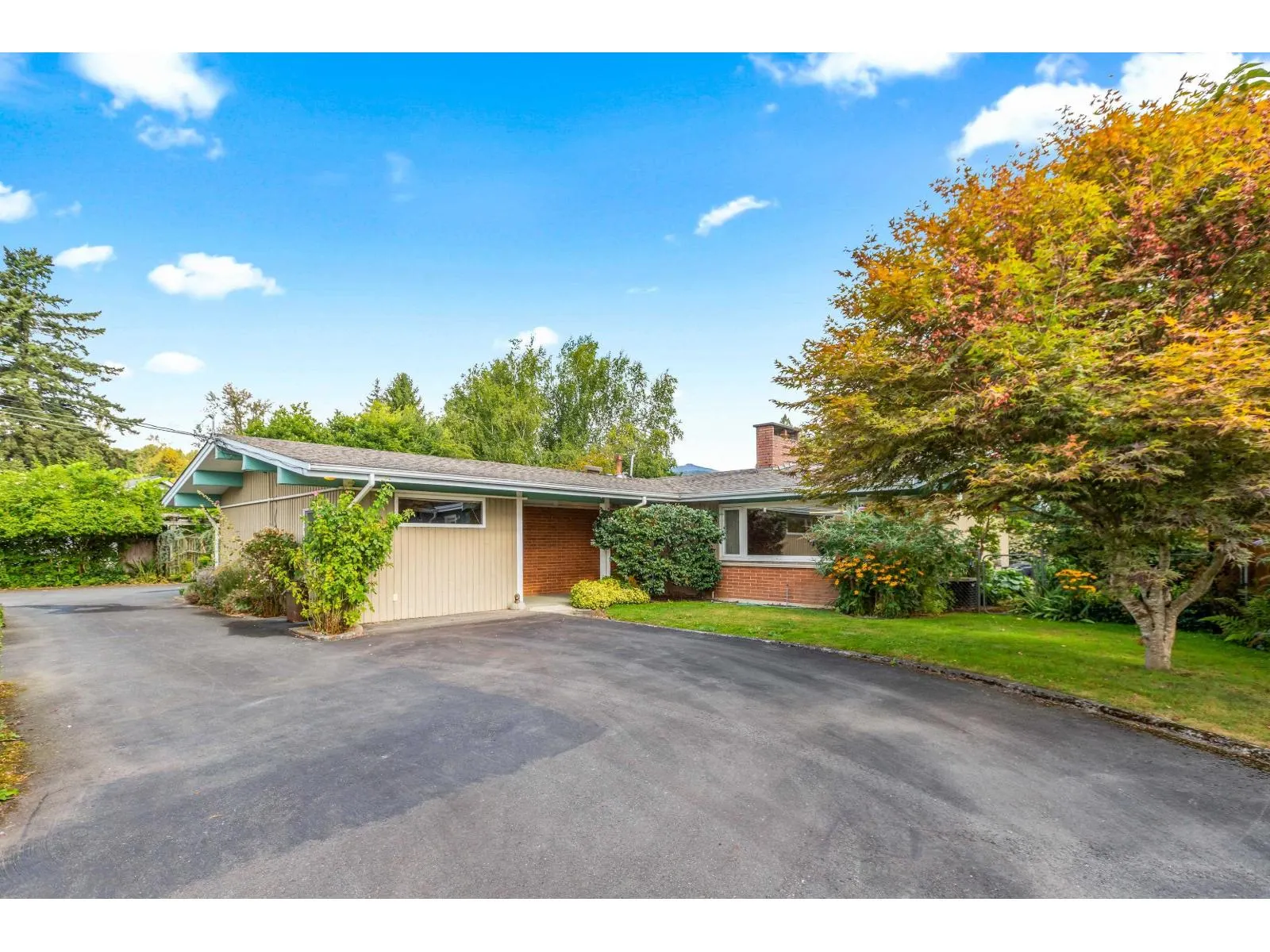 46011 CLARKE DRIVE|Chilliwack Proper East