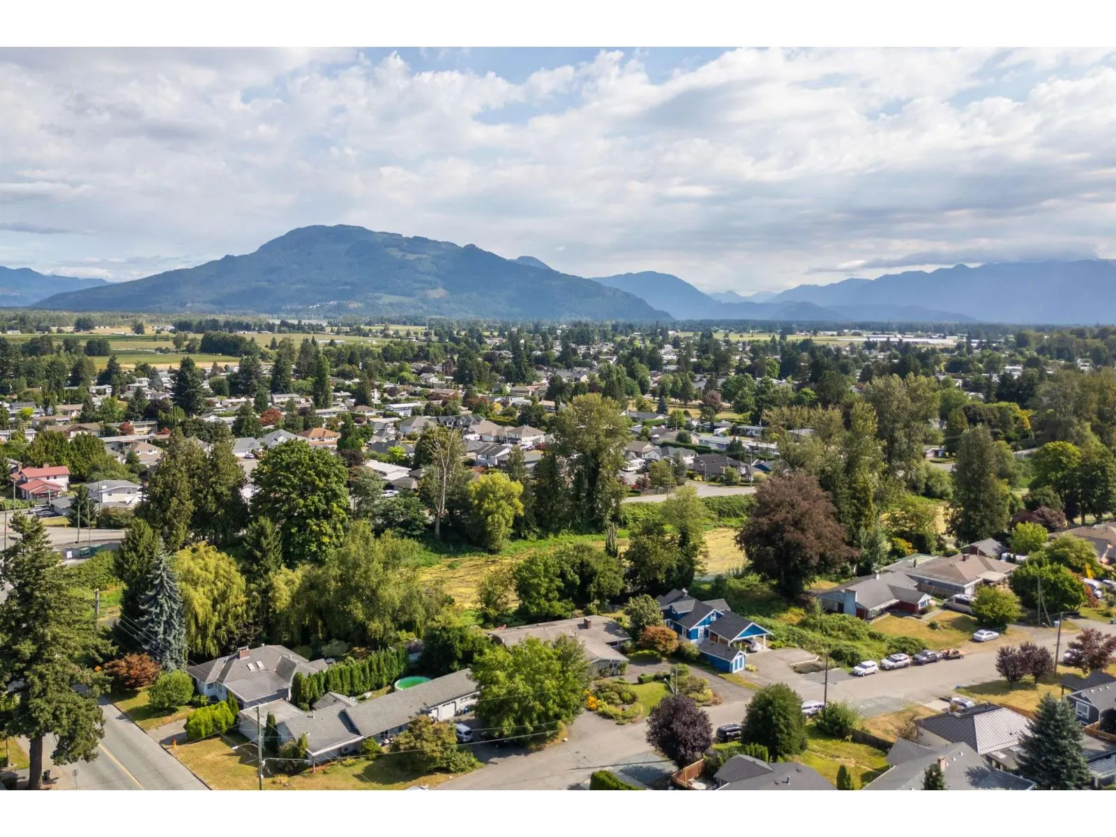 46011 CLARKE DRIVE|Chilliwack Proper East