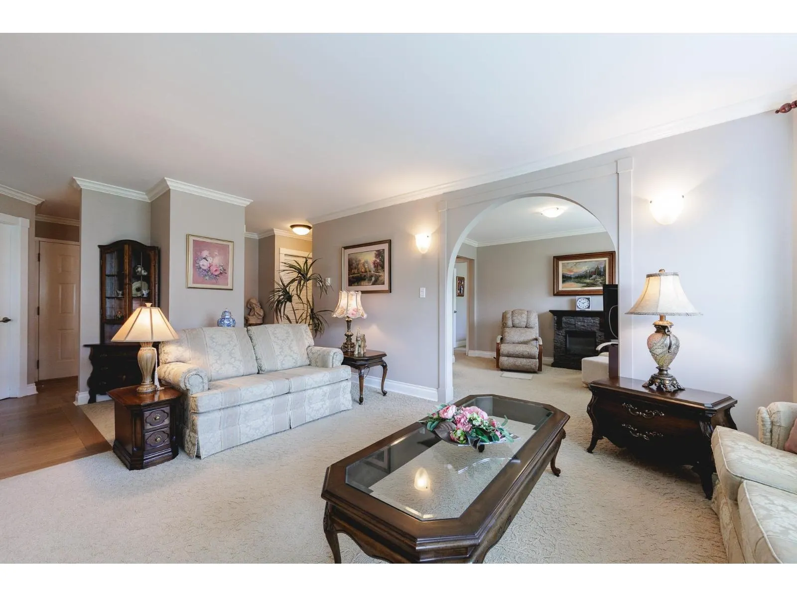 210 13959 16 AVENUE
