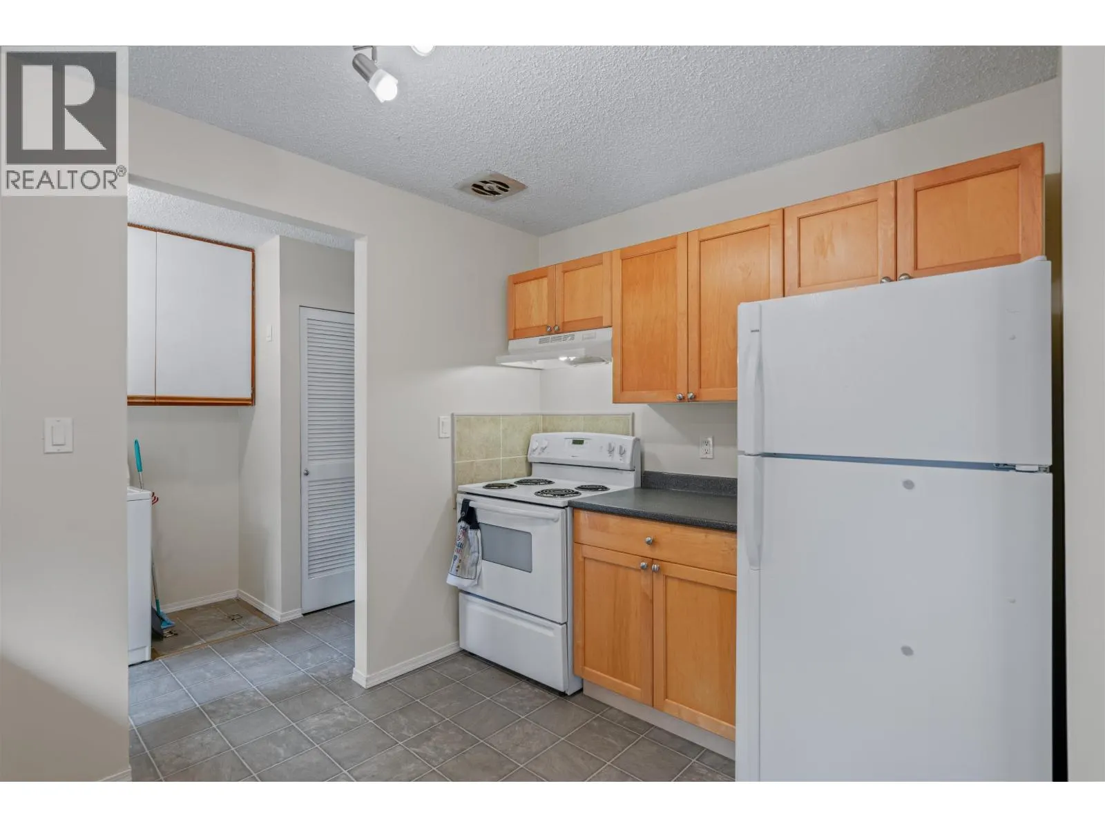 3589 WILLOWDALE DRIVE
