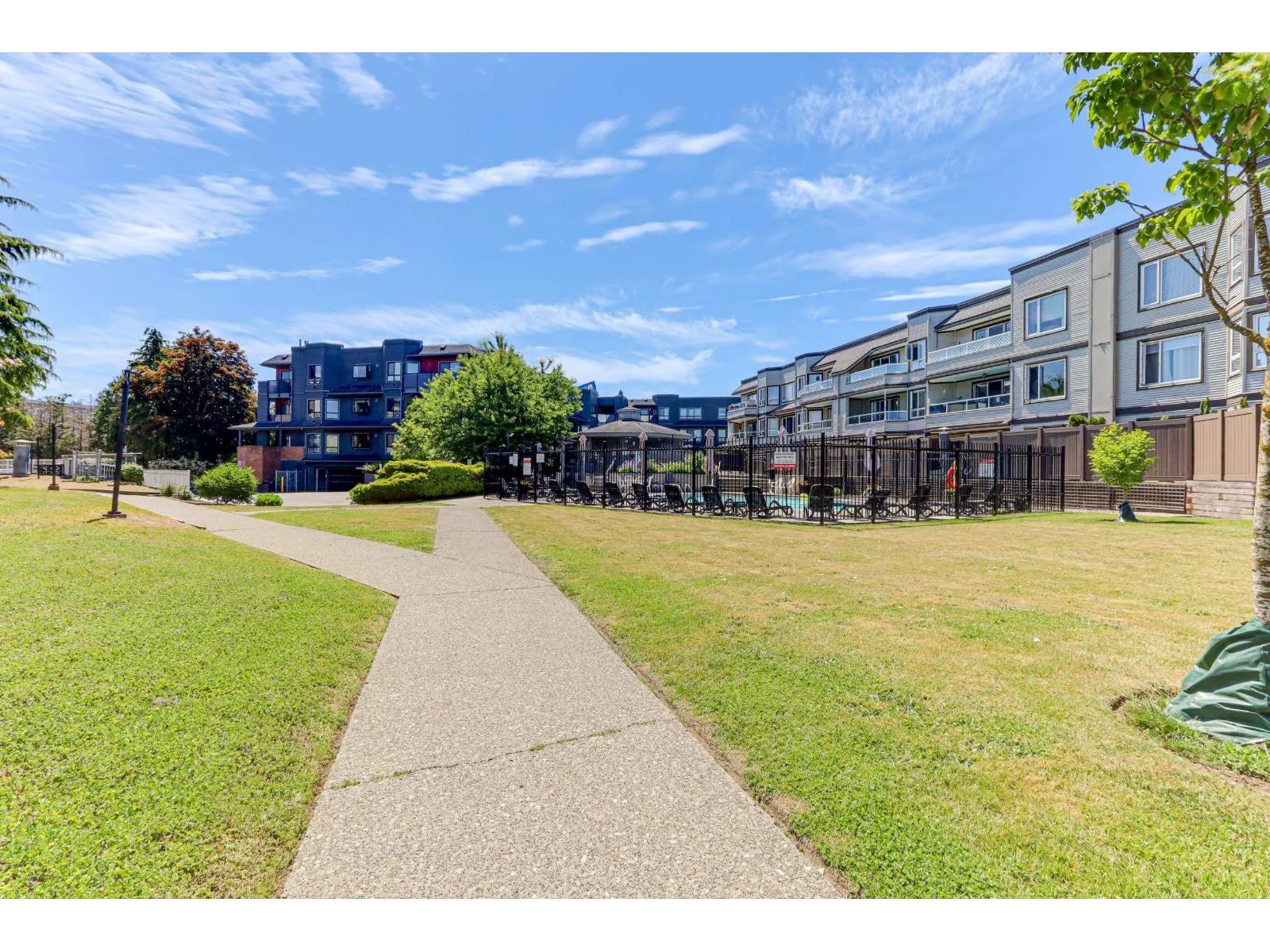 212 1860 E SOUTHMERE CRESCENT