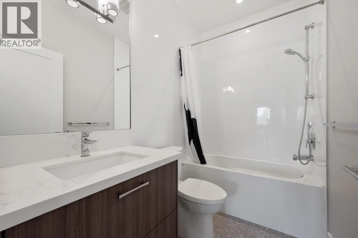 9 5071 STEVESTON HIGHWAY