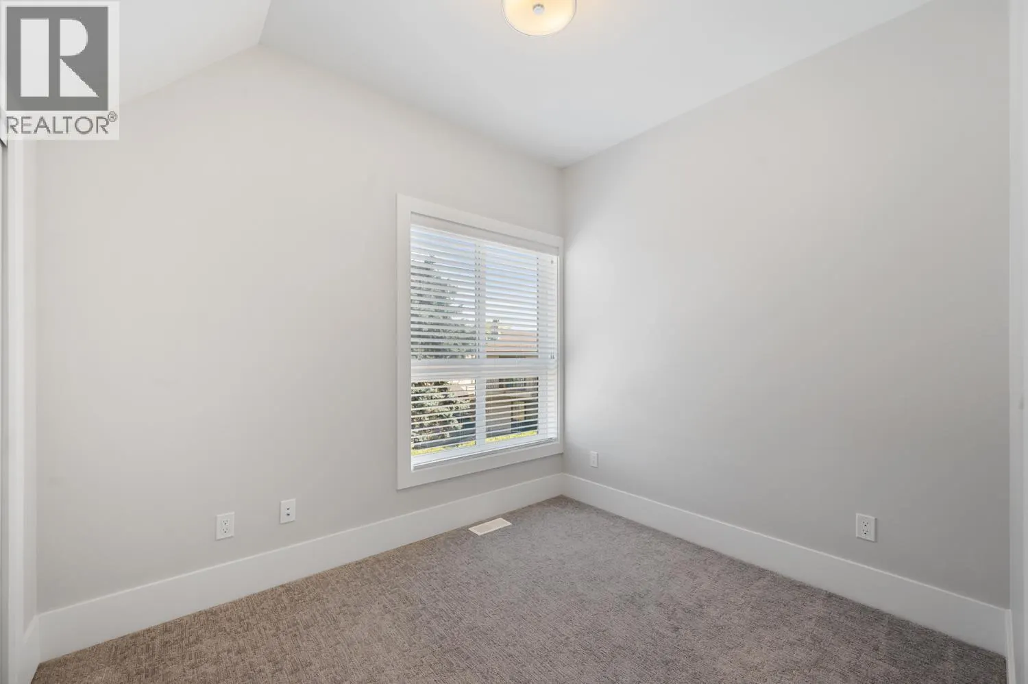9 5071 STEVESTON HIGHWAY