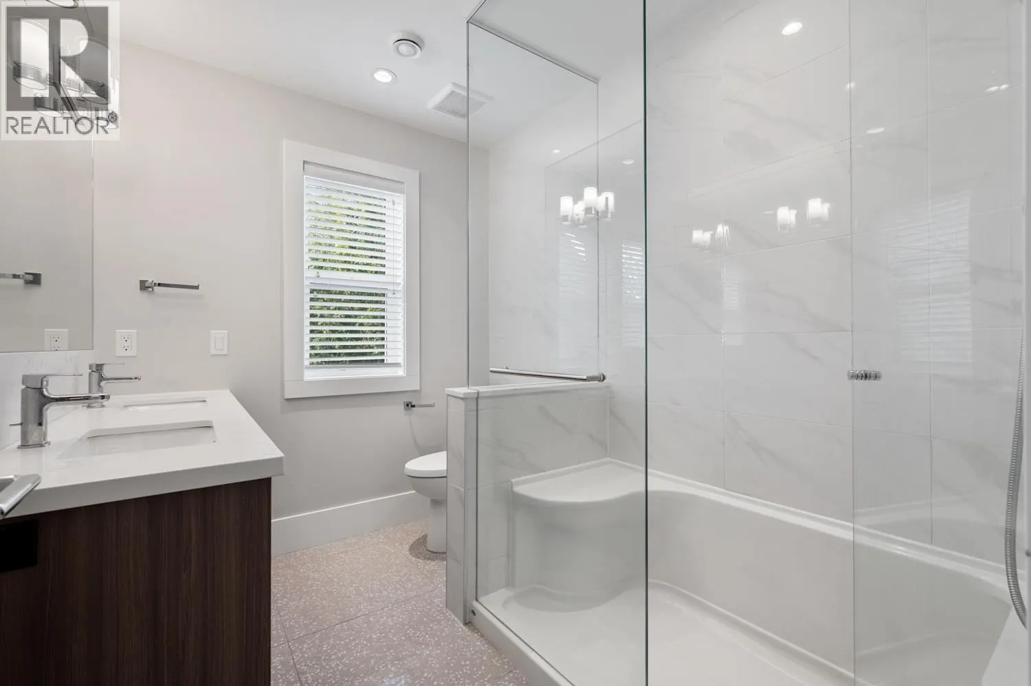 9 5071 STEVESTON HIGHWAY