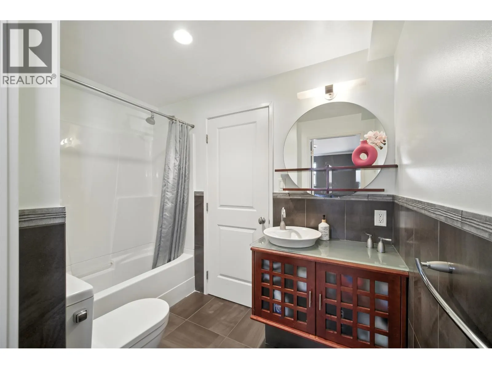 8600 FAIRWAY ROAD