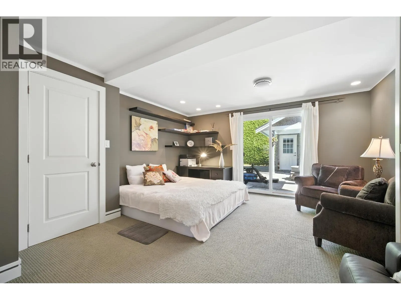 8600 FAIRWAY ROAD