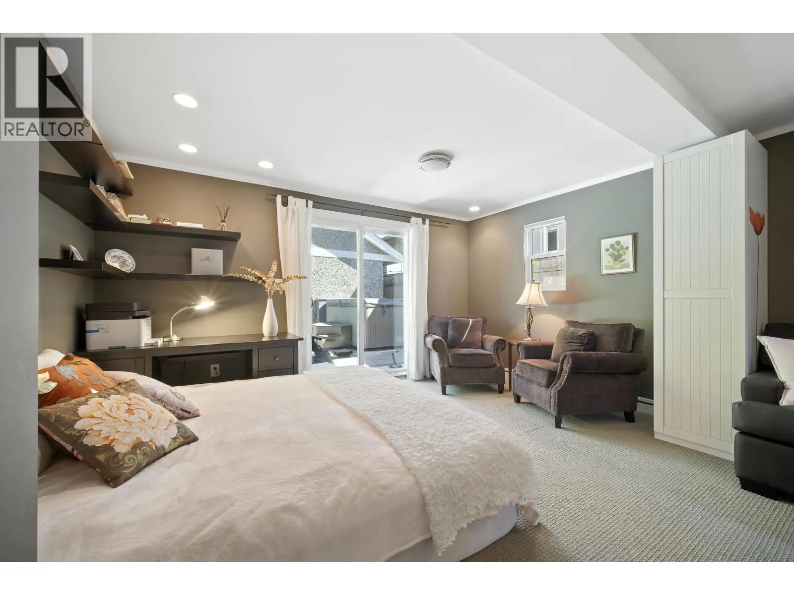8600 FAIRWAY ROAD