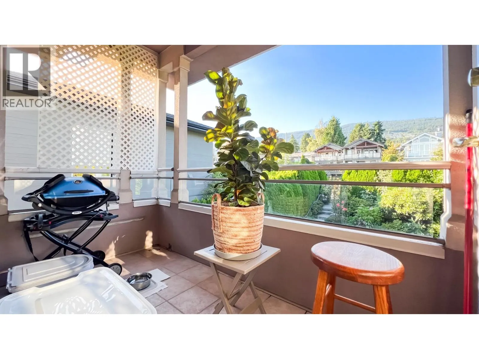 2352 MARINE DRIVE