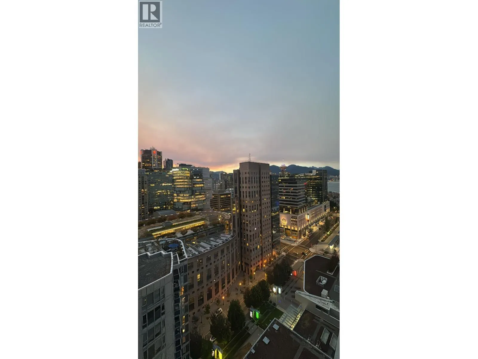 3301 233 ROBSON STREET