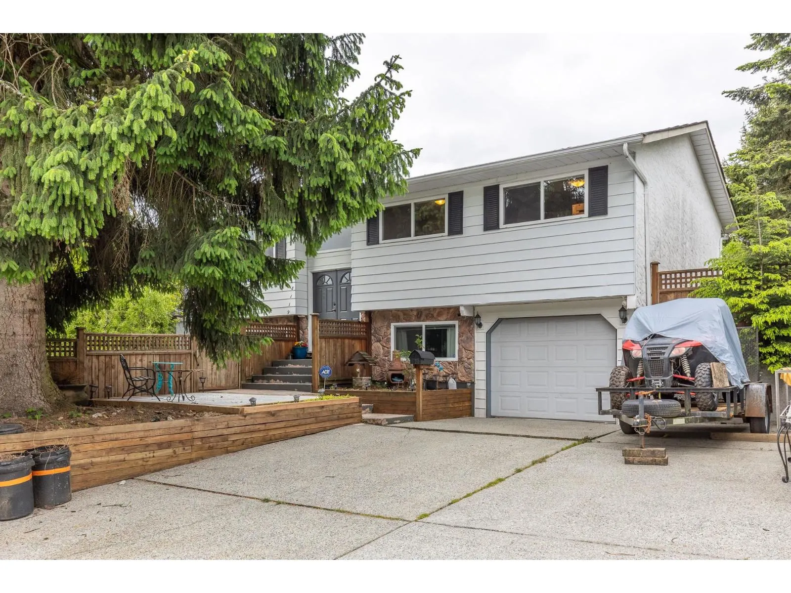 8119 BROWN CRESCENT