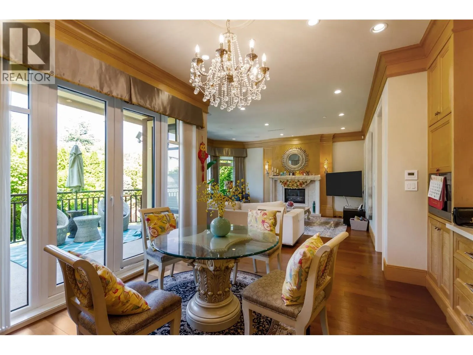 4239 PINE CRESCENT