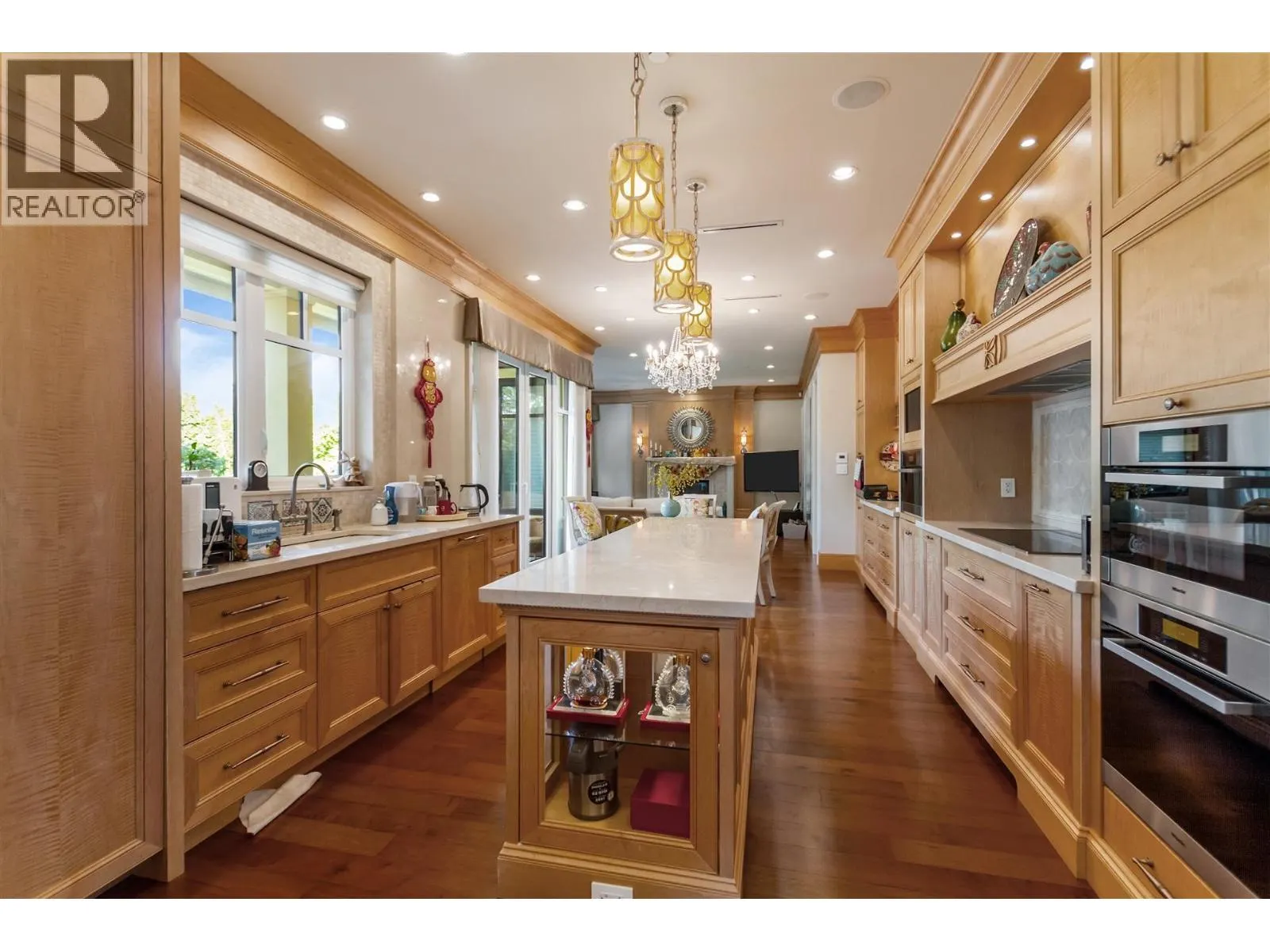 4239 PINE CRESCENT