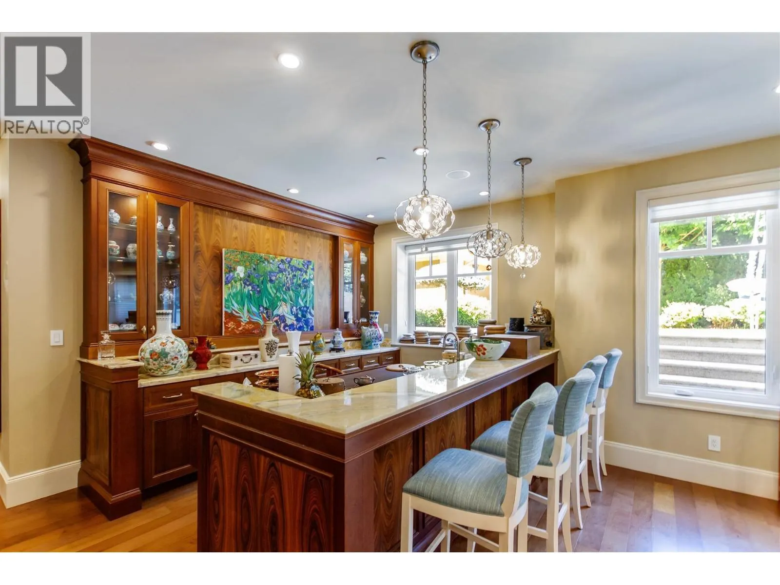 4239 PINE CRESCENT